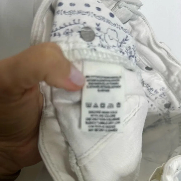 FREE PEOPLE Avery DENIM BERMUDA SHORT white cotton blend womens size 26 - Picture 9 of 10